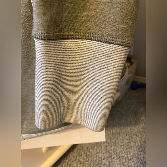 Tommy Bahama Sweatshirt Tobago Bay Reversible Full Zip Size Medium - Picture 4 of 6